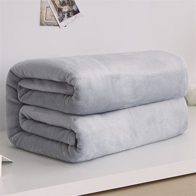 Couverture Douce en Flanelle – Chaude & Moelleuse pour Hiver et Mi-saison